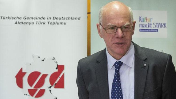 Almanya Federal Meclis Başkanı Lammert, politikayı bırakıyor