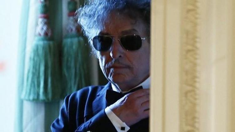 İsveç Akademisi Nobel Ödüllü Bob Dylana ulaşma çabalarından vazgeçti
