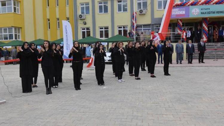 İstiklal Marşını işaret diliyle okudular