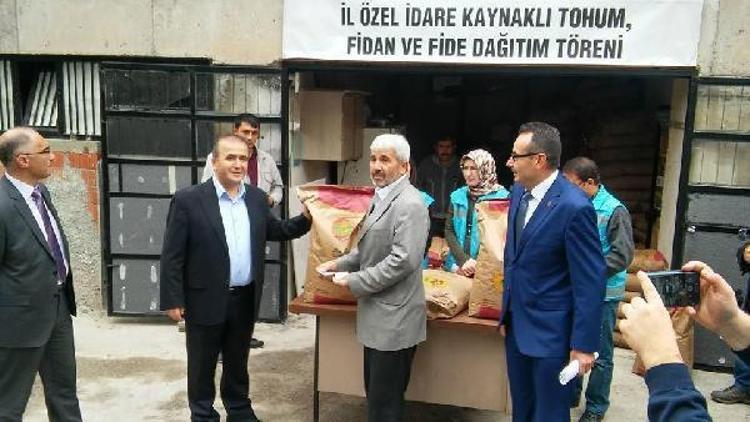 Tavşanlı’da çiftçilere Macar fiği tohumu dağıtıldı