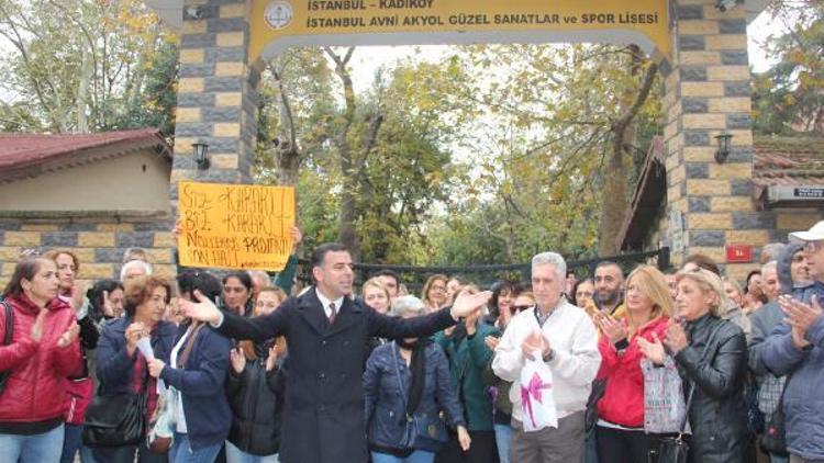 Güzel Sanatlar Lisesi önünde proje okul protestosu