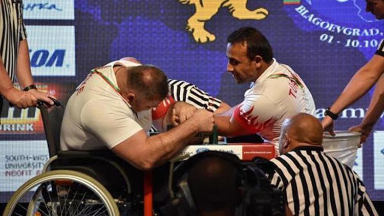 Dünya şampiyonu engelli sporcu hikayesiyle örnek oldu