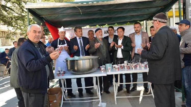 Ak Parti ilçe teşkilatı aşure dağıttı