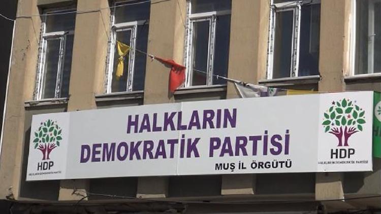 Muşta HDP ve DBP binalarından FETÖ kitapları çıktı