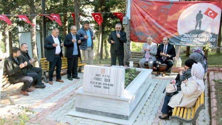 Şehit Fikret Özer, mezarı başında anıldı