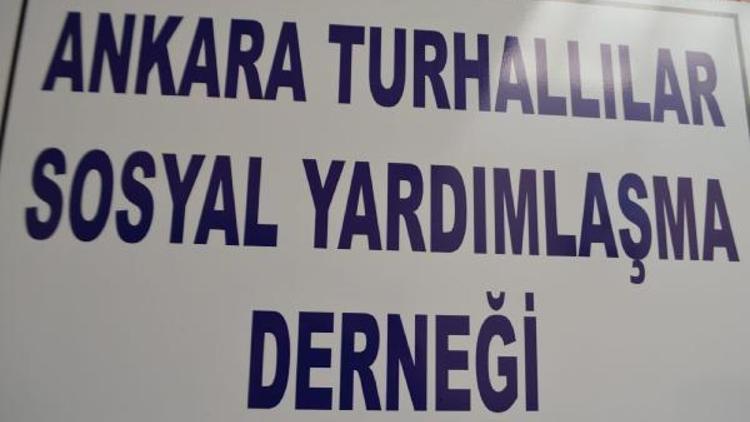 Turhallılar Sosyal Yardımlaşma Derneği 1500 kişiye aşure dağıttı