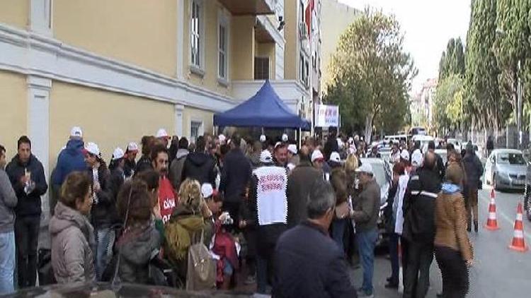 Greve çıkan işçiler Bakırköy Belediyesi önünde eylem yaptı