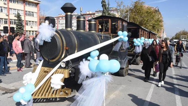 Kütahyada lastik tekerlekli nostalji tren sefere başladı