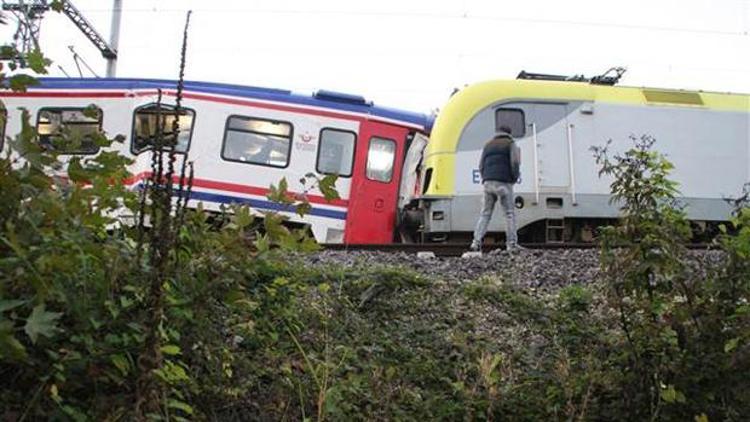 Sakaryada dehşet İki tren kafa kafaya çarpıştı