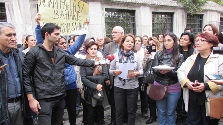 İstanbul Erkek Lisesi önünde lokumlu eylem