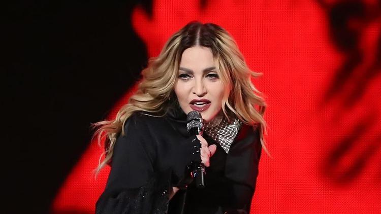 Madonnadan şok teklif: Clintona oy verirseniz hepinize oral seks yapacağım