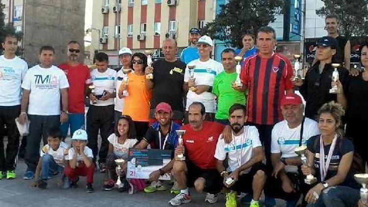 Tarsuslu Masterlerin 13 kupalı maraton başarısı