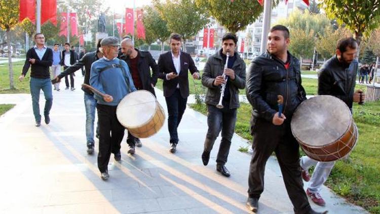 HDP İl Başkanı gözaltına alındı, BBPli davul zurna çaldırdı