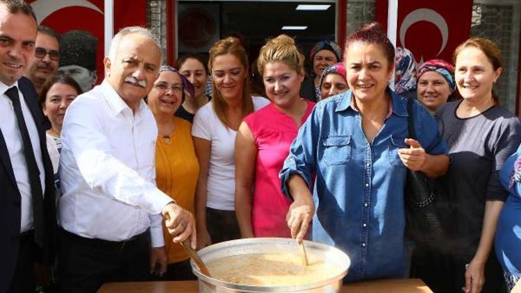 Başkan Karabağ aşure kardı