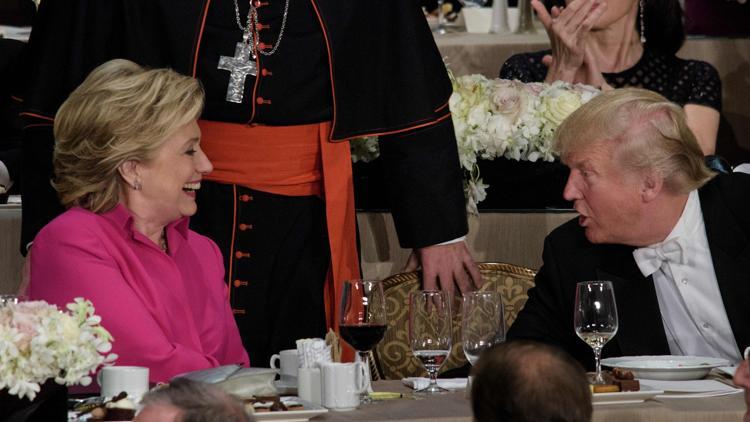 Yardım yemeğinde Trump ile Clinton arasında esprili atışma