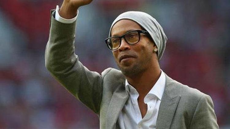 Ronaldinho Bakü’de