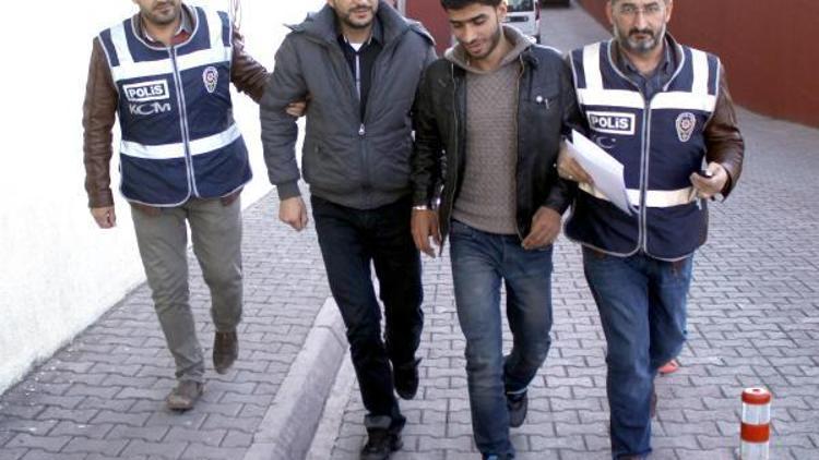 Suriyeliler kaçak sigara ile yakalandı (2)