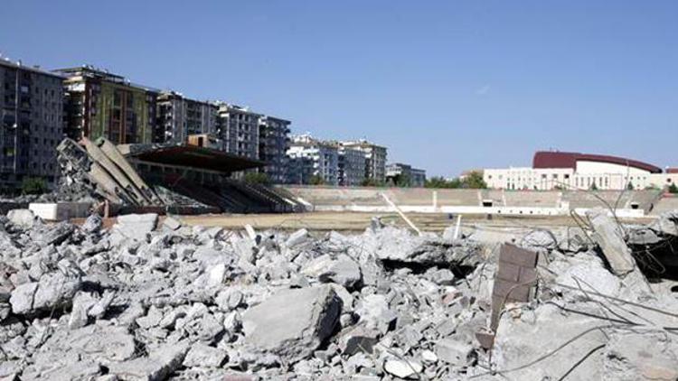 Diyarbakır Atatürk Stadı yıkılıyor