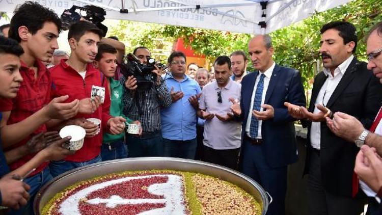 Dulkadiroğlu Belediyesi aşure dağıttı