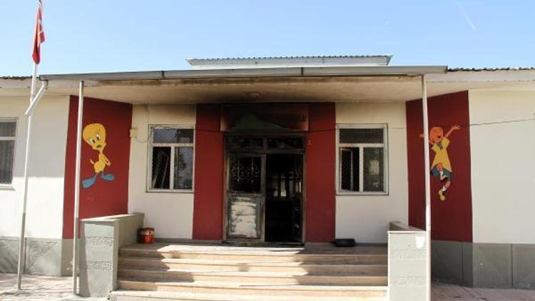 Vanda PKKlılar anaokulu yaktı