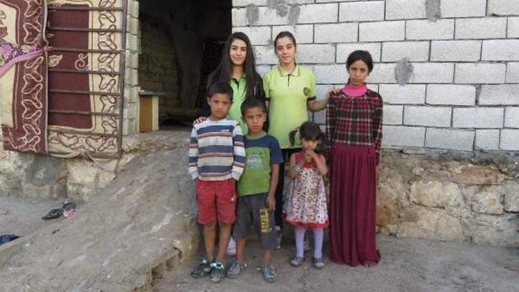 Midyatta 2 lise öğrencisi Suriyeli aile için yardım topladı