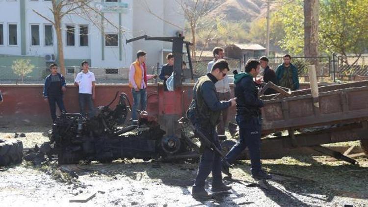 Bingölde zırhlı polis aracına saldırı: 2 polis şehit, 5i polis 19 yaralı