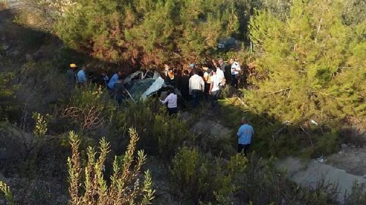 Takla atan araçtan yaralı olarak kurtuldular