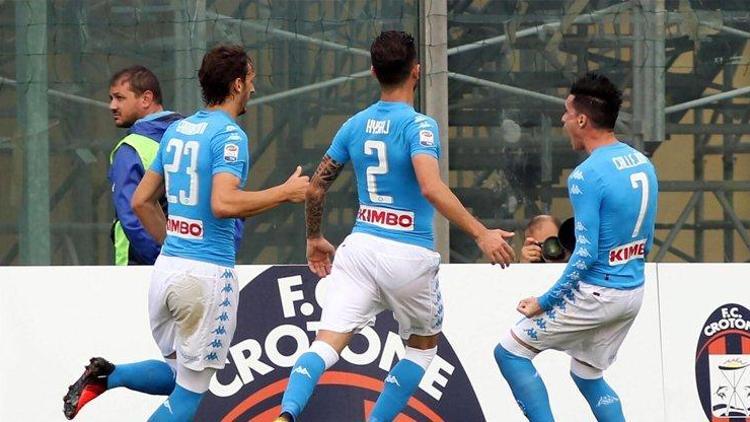 Napoli evinde Crotoneyi mağlup etti