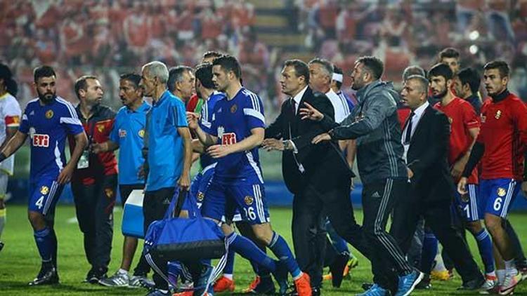 Göztepe - Eskişehirspor maçında olay Alpay Özalan takımını sahadan çekti