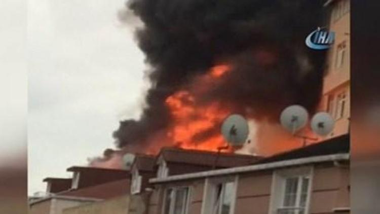 İstanbulda yangın paniği: Mahalleli sokağa döküldü