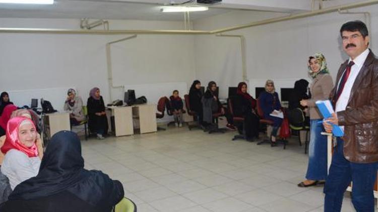 Suriyelilere okuma yazma kursu