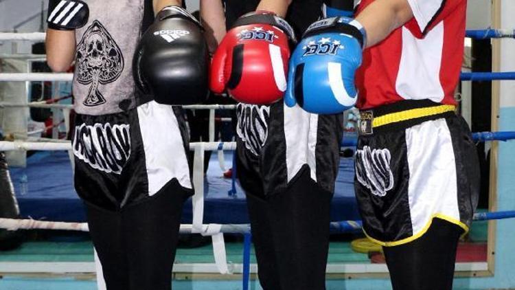 Kadın kick boks antrenörü 1000den fazla sporcu yetiştirdi