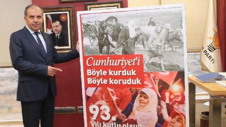 AK Partiden İzmirlilere Cumhuriyet kitapçığı