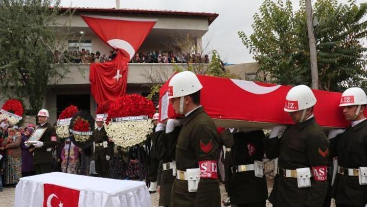 Şehit uzman çavuşu 20 bin hemşehrisi uğurladı