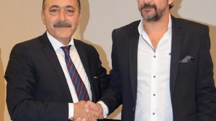Mersin İdmanyurdunun yeni Teknik Direktörü Yusuf Şimşek imzayı attı