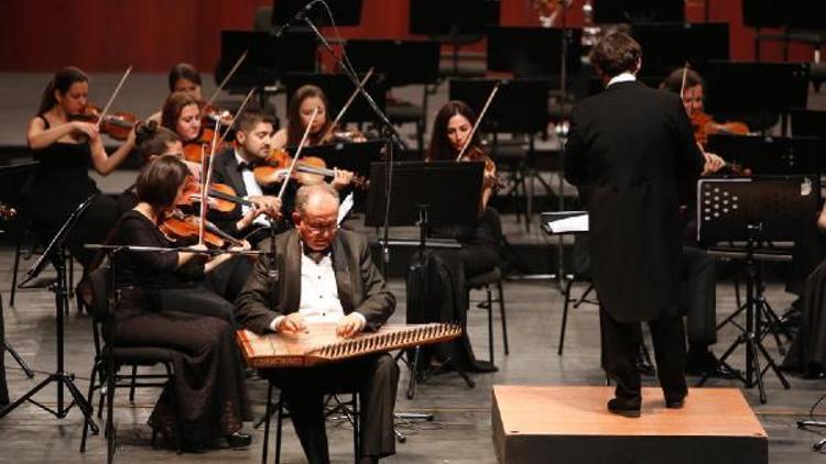 Cumhuriyet Bayramı konserinde zeybek coşkusu