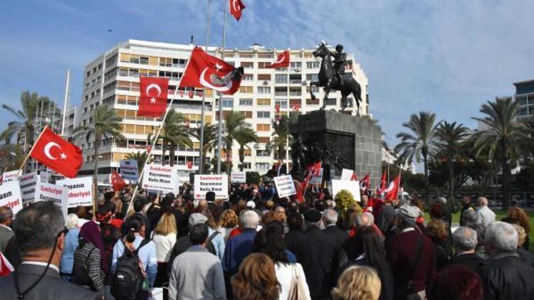 CHP İzmirde Cumhuriyet Bayramını kutladı