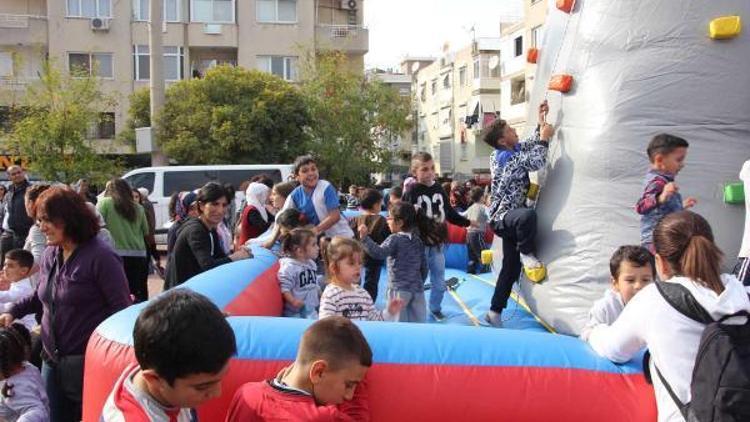 Narlıdereli çocuklara Cumhuriyet Şenliği