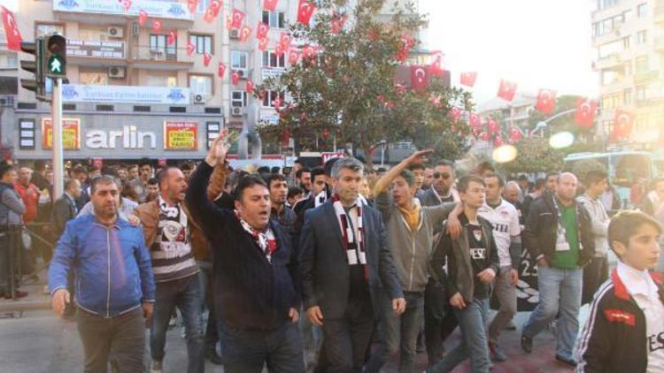 Manisasporlu taraftarlardan yönetimi protesto yürüyüşü