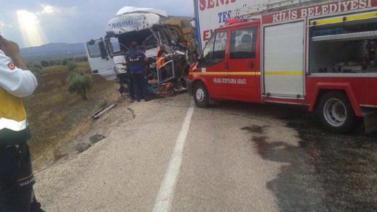 Kilis-İslahiye karayolunda zincirleme kaza: 2 ölü, 4 yaralı