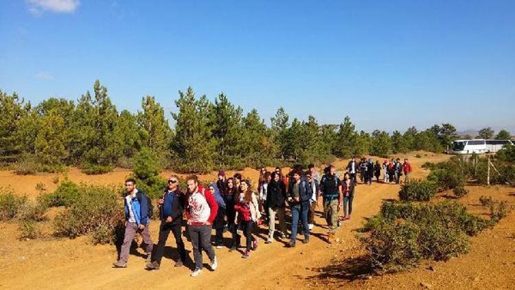 Doğa severler, Seydişehir Küpe Çukuruna doğa yürüyüşü düzenledi