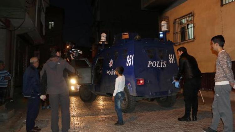 Beyoğlunda hareketli dakikalar: Arabada bomba var deyip kaçtı