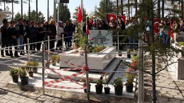 Selçuklu Belediyesi, 900 kişiyi Şehit Ömer Halisdemirin mezarına götürdü