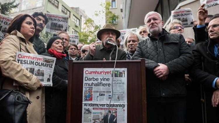 Sanatçılardan Cumhuriyet Gazetesine destek ziyareti