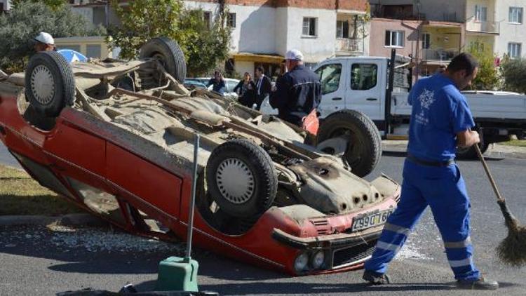 Kavşakta iki otomobil çarpıştı: 2 yaralı