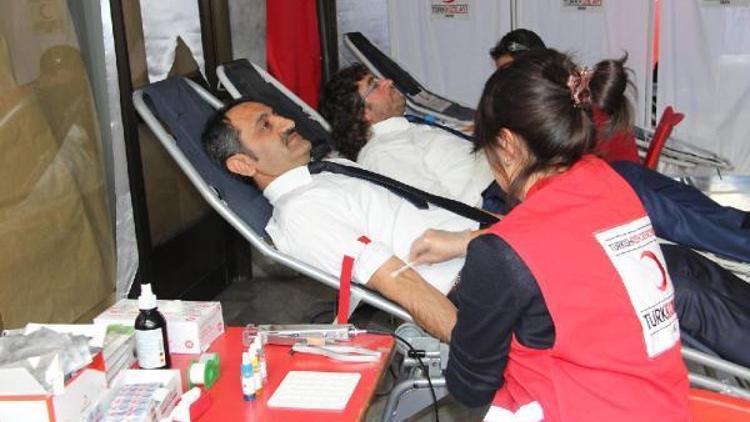 Basın mensuplarından kan bağışı