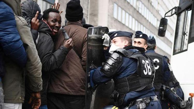 Paris’teki sığınmacı çadırları yine kaldırıldı