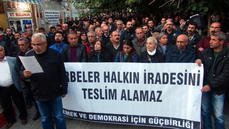 Tuncelide HDPli milletvekillerinin gözaltına alınıp tutuklanması protesto edildi