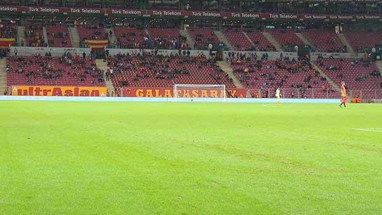 Türk Telekom Arena boş kaldı