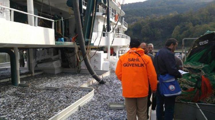 Yasal boydan küçük balık avlayan teknelere ceza